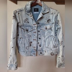BDG Urban Outfitters Womens Light Denim Graffiti Button Front Jacket. Size XS